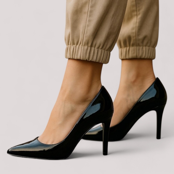 Bandolino Shoes - Bandolino Black Patent Pointed Toe Stiletto Pumps - Size 5.5